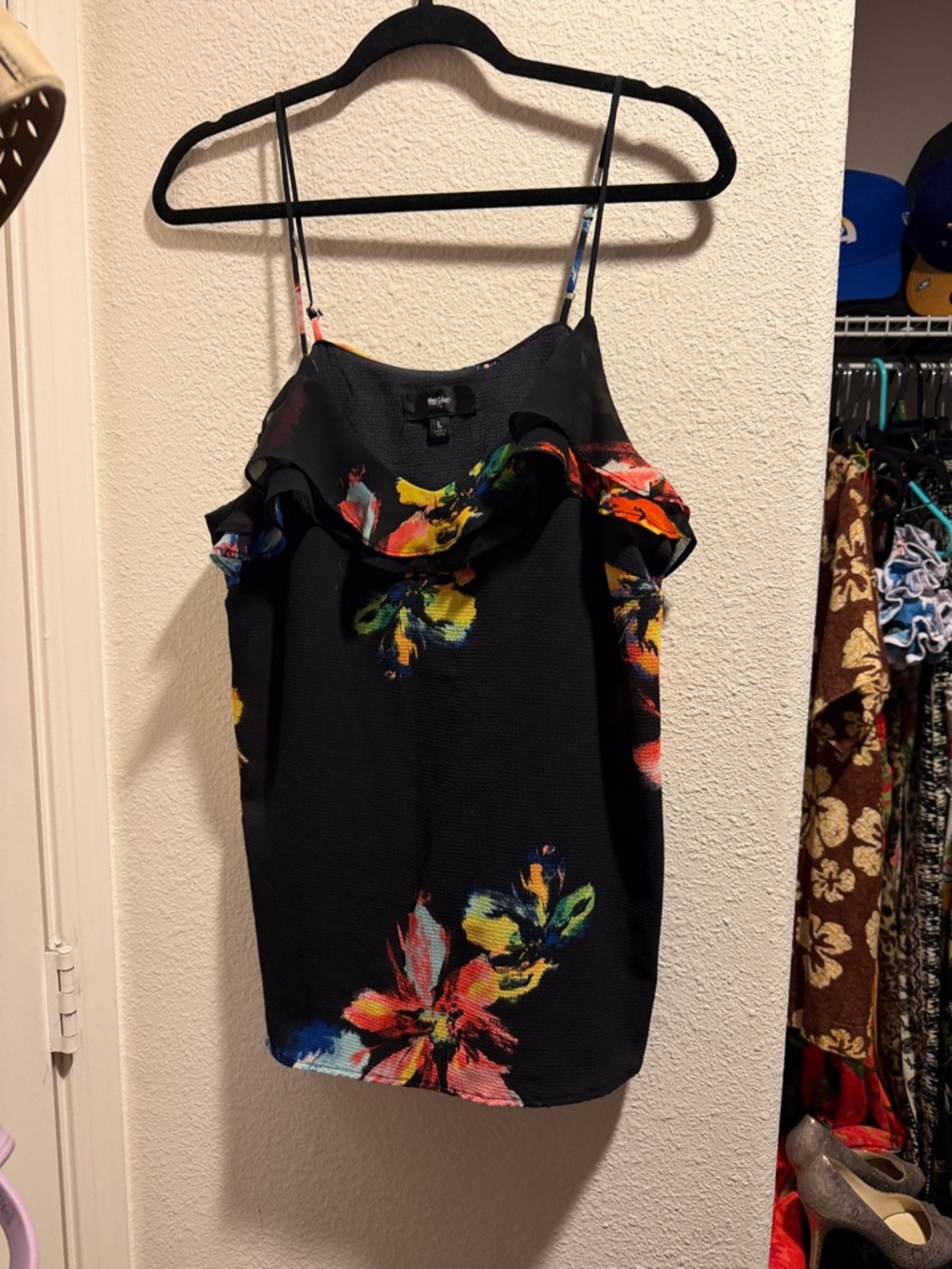 Mossino Floral Ruffle Camisole Tank Top - Black/Multi